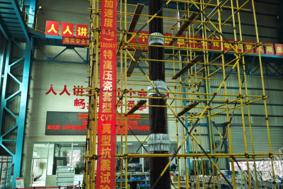 ��ͬ-������ظ�ѹ�����������վ�½����� 1000kV������ʽ��ѹ��������ˮƽ���ٶ�0.5g�� ���Ϳ�������ɹ�ͨ��